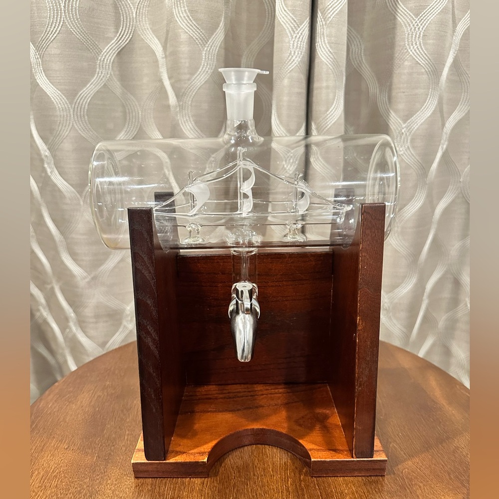 Jillmo Elegant Whiskey Ship Design Decanter, 1250ml Decanter with Wooden Stand